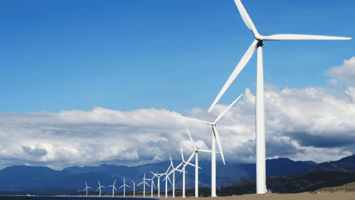 Multinacionais se aproveitam da falta de regulamentação para construir usinas eólicas com contratos abusivos, prejudicando moradores e regiões tradicionais