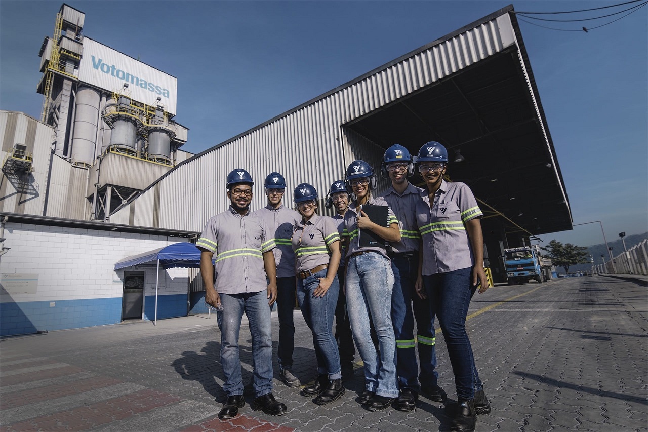 Votorantim Cimentos oferece centenas de vagas de emprego para candidatos de todo o Brasil
