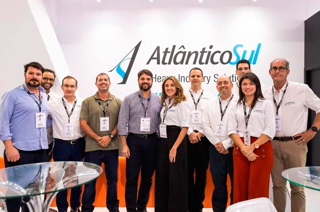 Firmado durante o encontro na feira NavalShore 2022, o contrato da Norsul prevê a realização de serviços de docagem nas instalações do Atlântico Sul para garantir mais qualidade na logística de navegação dos navios na área.