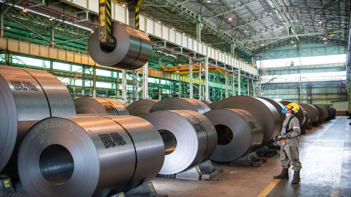 Após bons resultados na arrecadação do mercado interno no segundo trimestre de 2022, a Usiminas agora espera que haja uma continuidade na demanda de aço no território nacional, embora projete aumentos nos gastos pelos próximos meses.