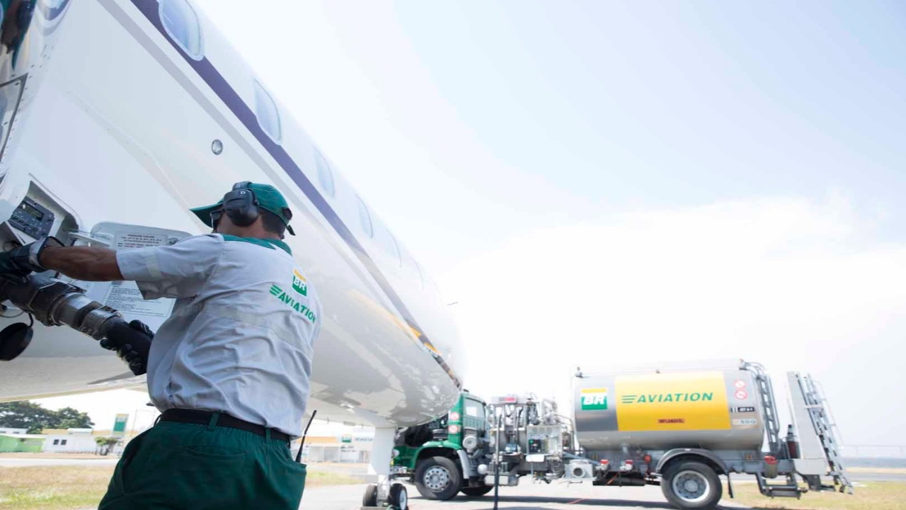 gasolina - querosene - preço - passagens aéreas baratas - combustível - asfalto