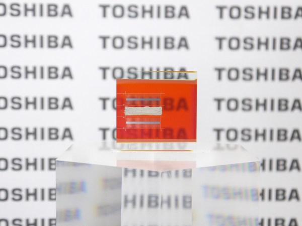 Toshiba estuda célula super eficiente para painel solar TRANSPARENTE que será implanta em automóveis para produção de energia
