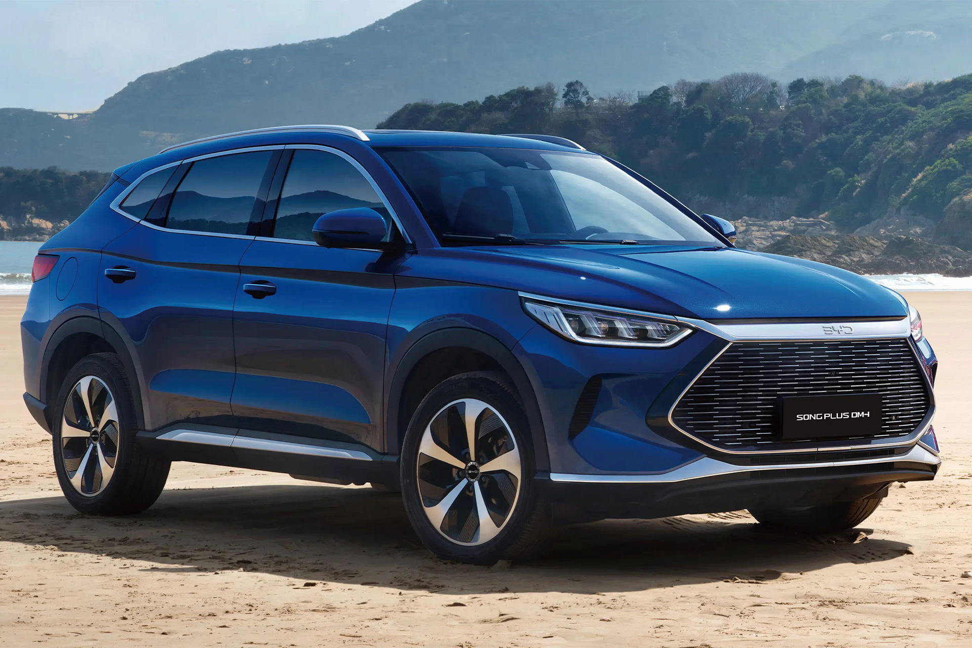 Contrariando outras montadoras, BYD lança um carro híbrido no Brasil, após vários anos vendendo apenas veículos elétricos