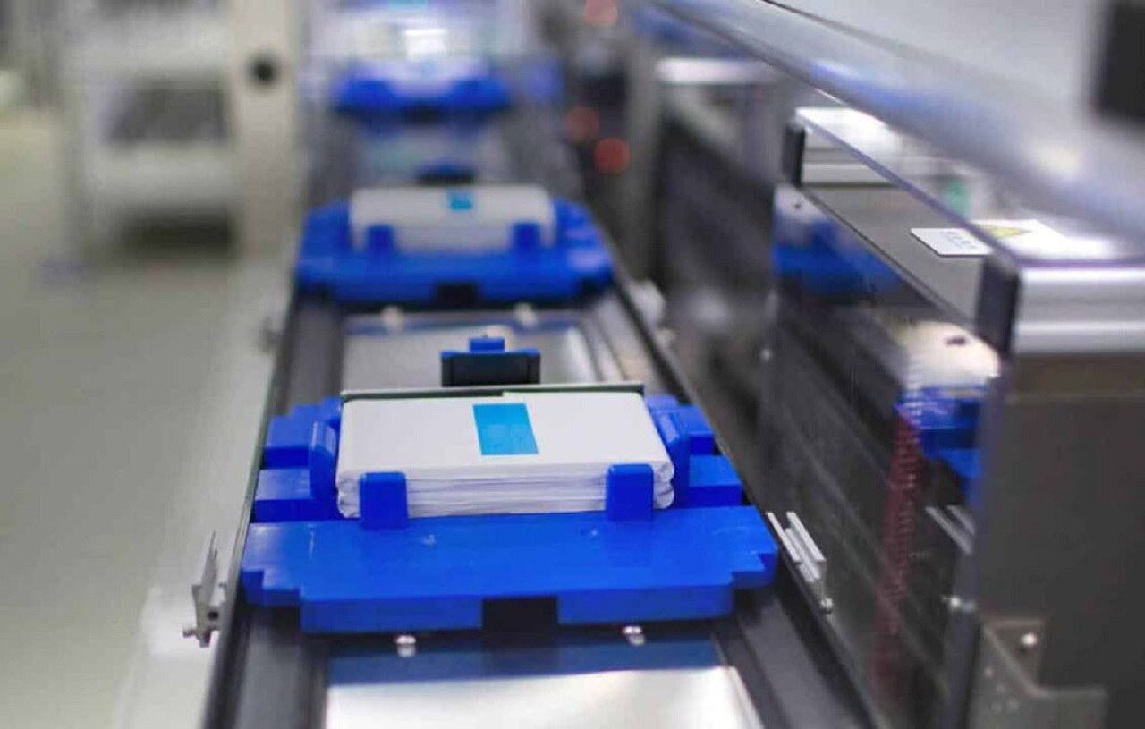 Pesquisadores desenvolvem bateria para carros elétricos sem cobalto, mais barata e livre de poluentes