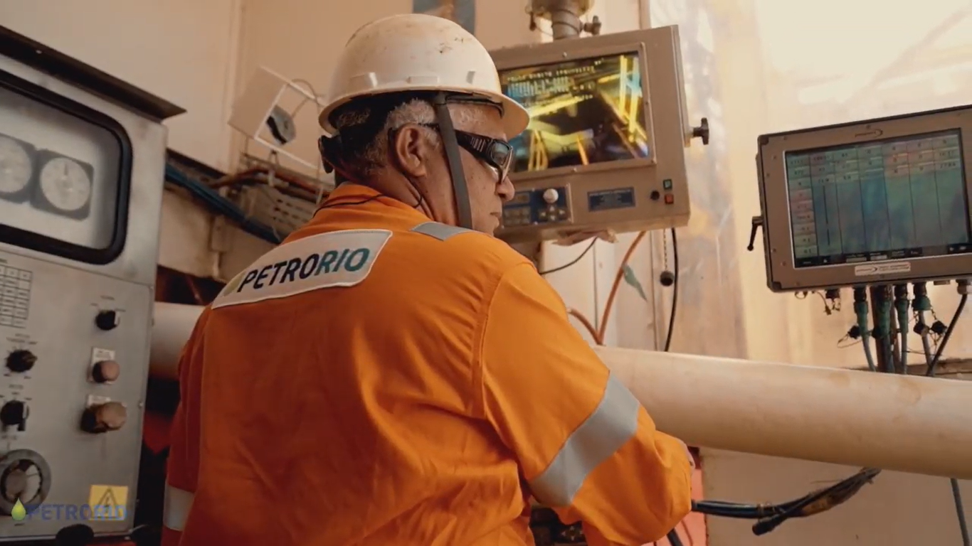 Formação como engenheiro, técnico em logística, engenharias, economia ou administração são alguns dos requisitos para estarem concorrendo a estas vagas na antiga PetroRio.