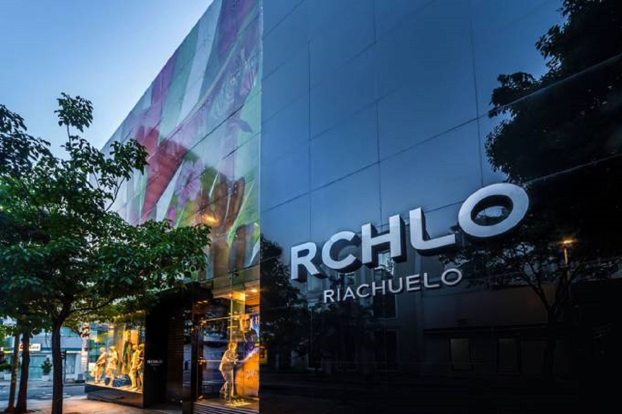 Riachuelo abre processo seletivo com 2 mil vagas de emprego presencial e home office para candidatos com e sem experiência