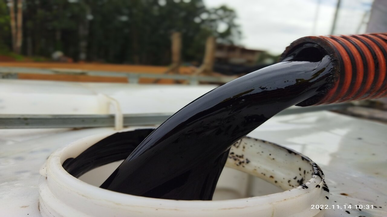 O bio-óleo é produzido a partir de co-produtos da produção de carvão vegetal e promete ser o futuro do mercado brasileiro. A mineradora Nexa é a primeira a utilizar o novo combustível renovável da Aperam BioEnergia em suas operações.