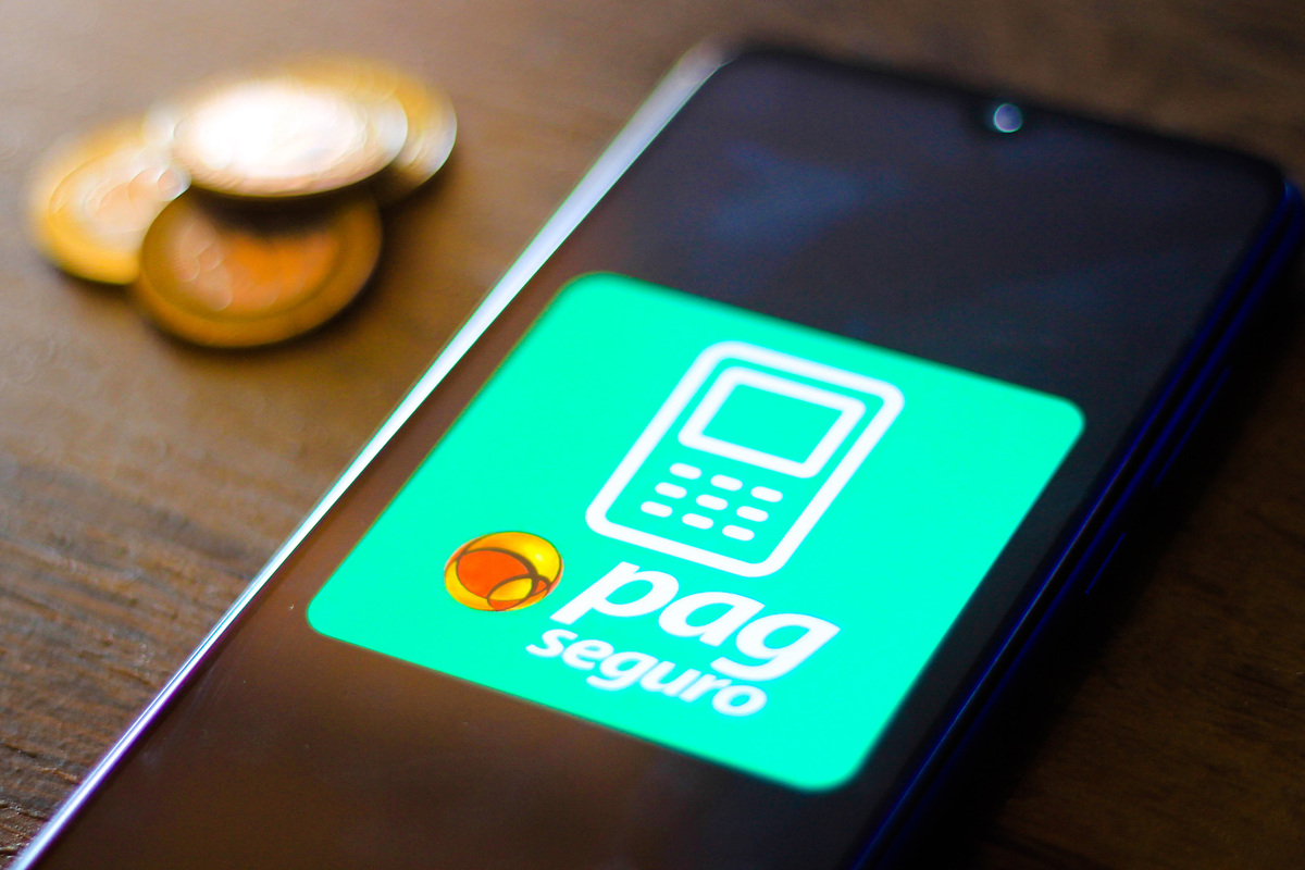 Por conta da economia que teve uma grande queda, a PagSeguro demitiu mais de 500 pessoas, totalizando cerca de 7% de seus funcionários