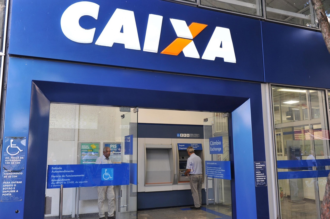 Caixa Econômica Federal abre vagas de emprego sem experiência para candidatos de nível médio, técnico e superior