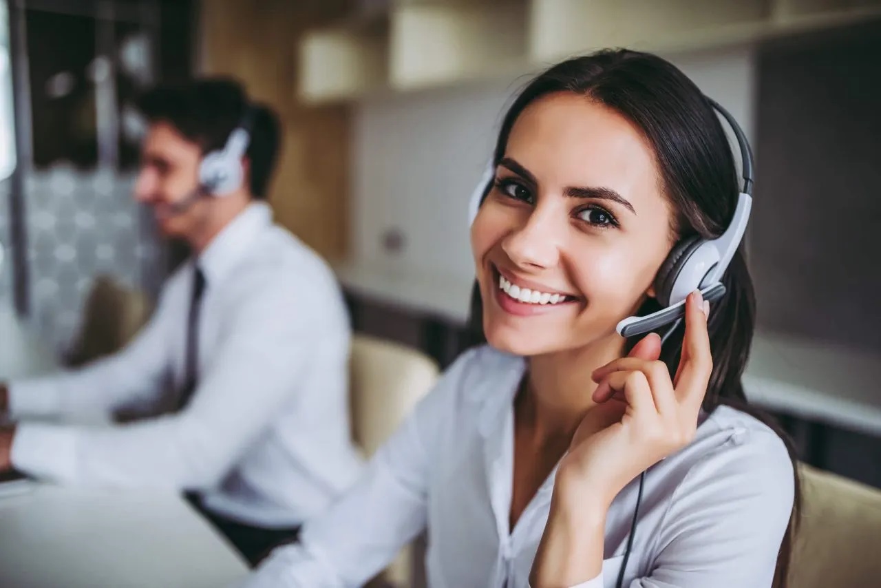 Elo Contact Center está oferecendo 181 vagas de emprego presencial e home office para profissionais do RJ, SP, MA e PI
