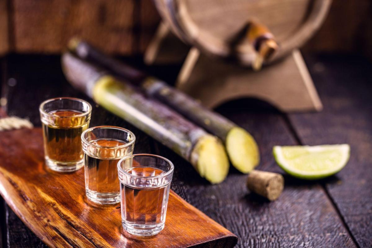 Por conta do comercio exterior na Exportação de Cachaça, o recorde de mais de doze anos é batido no 2022, somando mais de US$ 20 milhões e conquistando mercados em 75 países