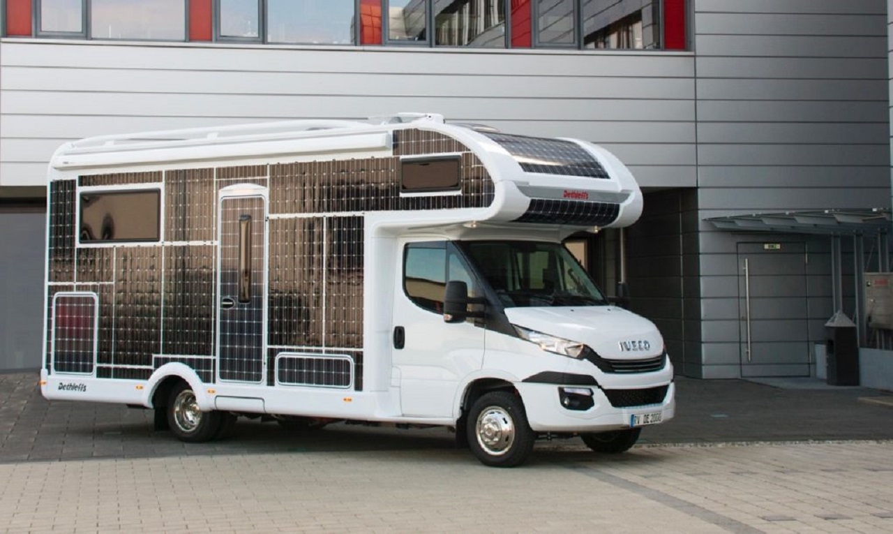 Fabricante apresenta Motorhome elétrico inédito que pode passar uma semana sem recarregar