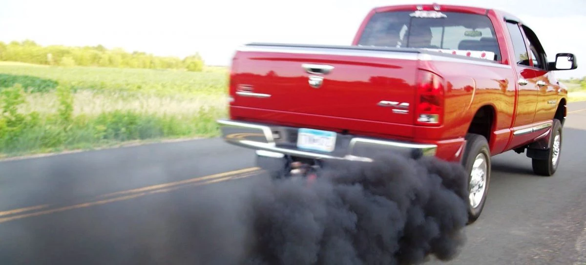 Posto abastece carros a gasolina com óleo diesel e cliente tem prejuízo de $2 mil dólares