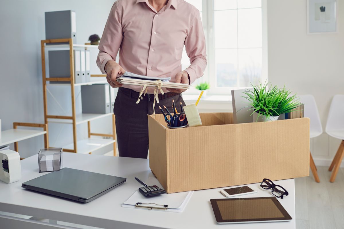 Empresas de tech demitem cerca de mil funcionários em menos de 20 dias. Em 2023, a 99, PagSeguro, Memed, Unico, Rock Content e Frete.com cortaram grande parte do seu quadro de força de funcionários, a mais recente a fazer isso foi a Méliuz, que cortou 6% de seus colaboradores 