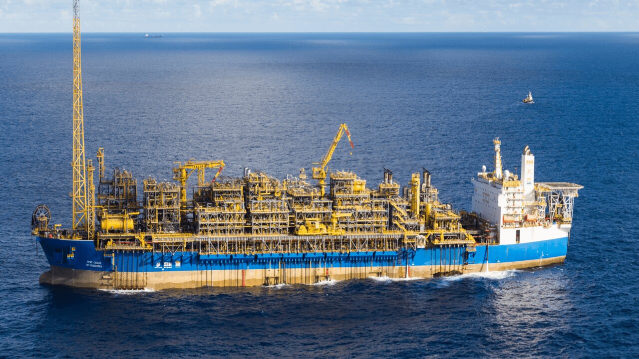 O pagamento adicional do valor de R$ 313 milhões por parte da TotalEnergies faz parte de um earnout referente ao Bloco de Atapu. A área do pré-sal da Bacia de Santos foi arrematada pela Petrobras em dezembro de 2022 em um consórcio com a empresa.