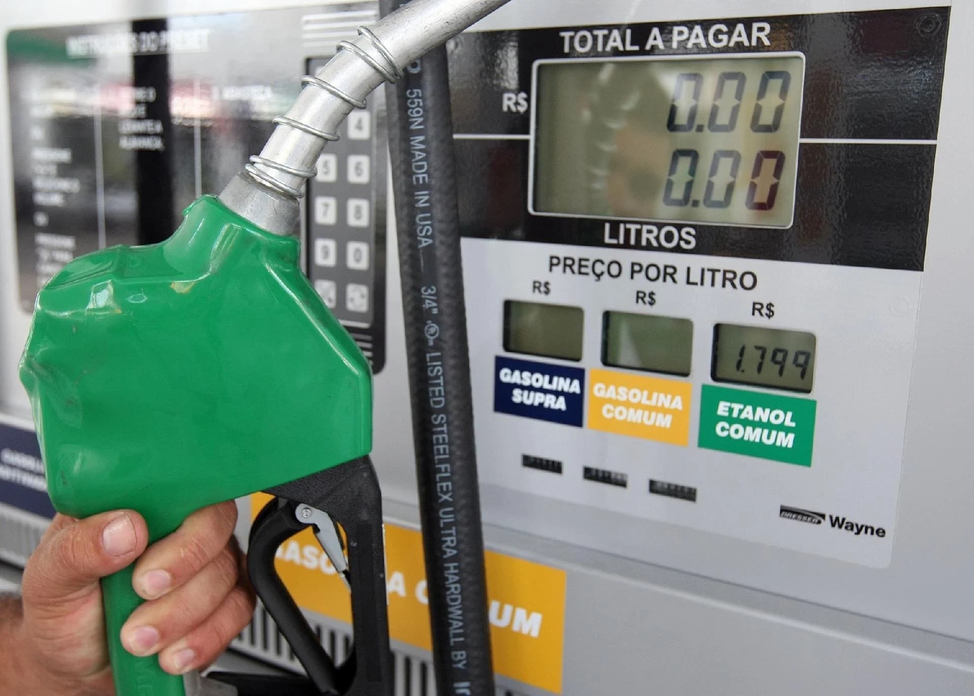 A ANP relatou uma alta na primeira semana de 2023 no preço médio da gasolina, que chegou a R$ 5,12 no mercado nacional. Os valores do diesel S10 também tiveram reajustes e estão mais altos em comparação com as últimas semanas.