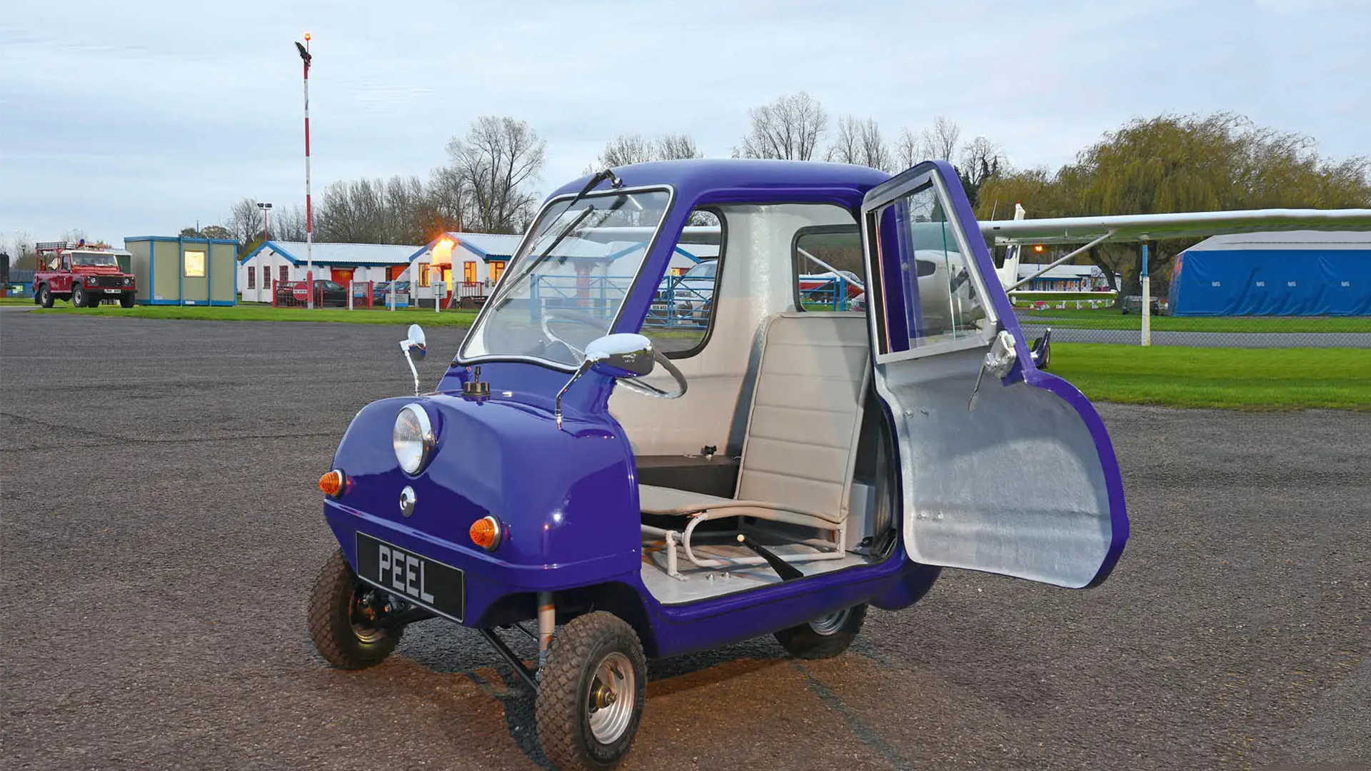 Empresa lança kit para qualquer um montar o menor carro elétrico do mundo em sua própria casa, veículo possui motor de 4 kW e pode andar a até 45 km h