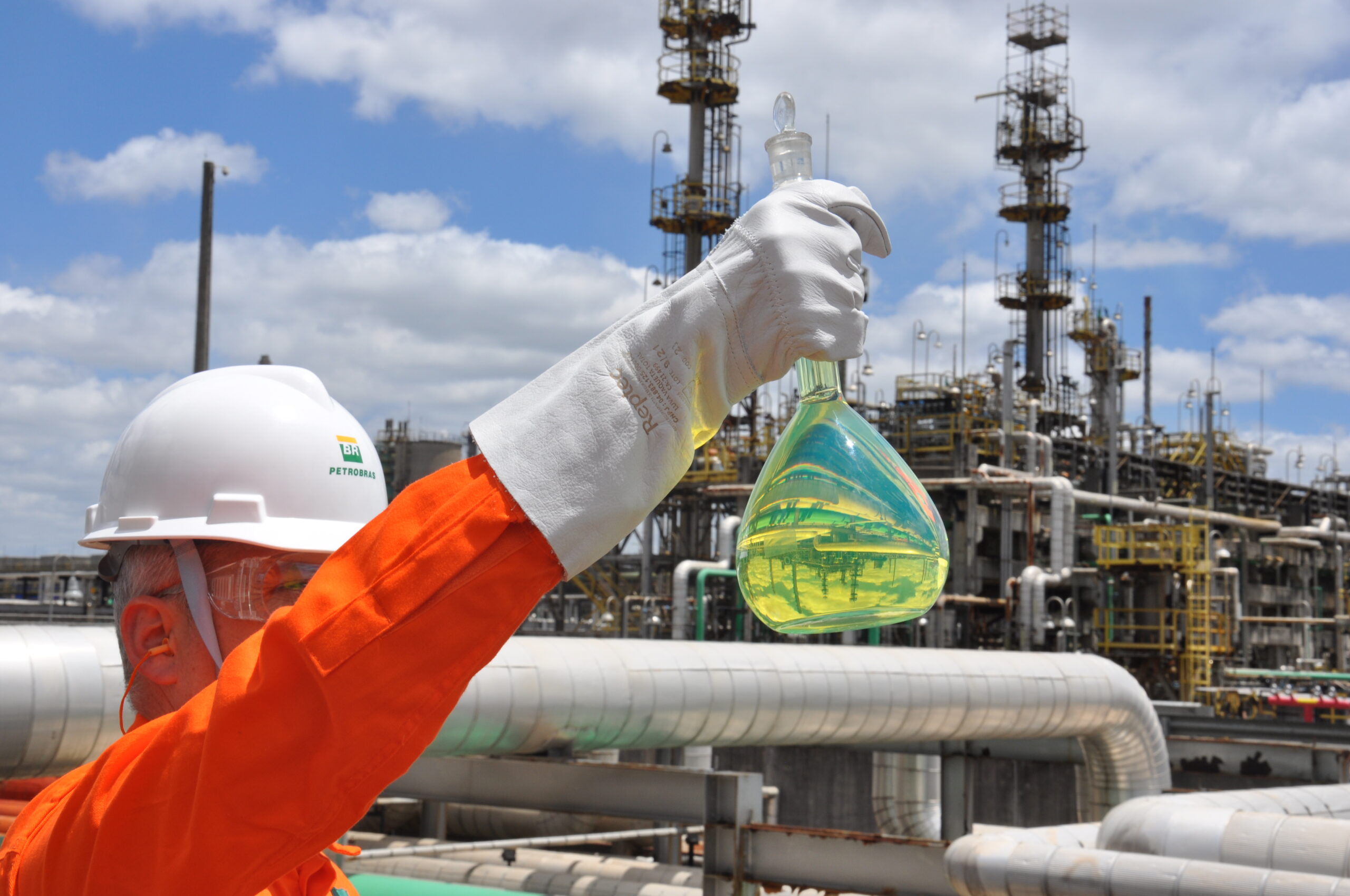 A certificação ISCC reforça o compromisso da estatal com as operações de baixa pegada de carbono e a sustentabilidade. Agora, a Petrobras passará a produzir o Diesel R na Repar com ainda mais comprometimento ambiental.