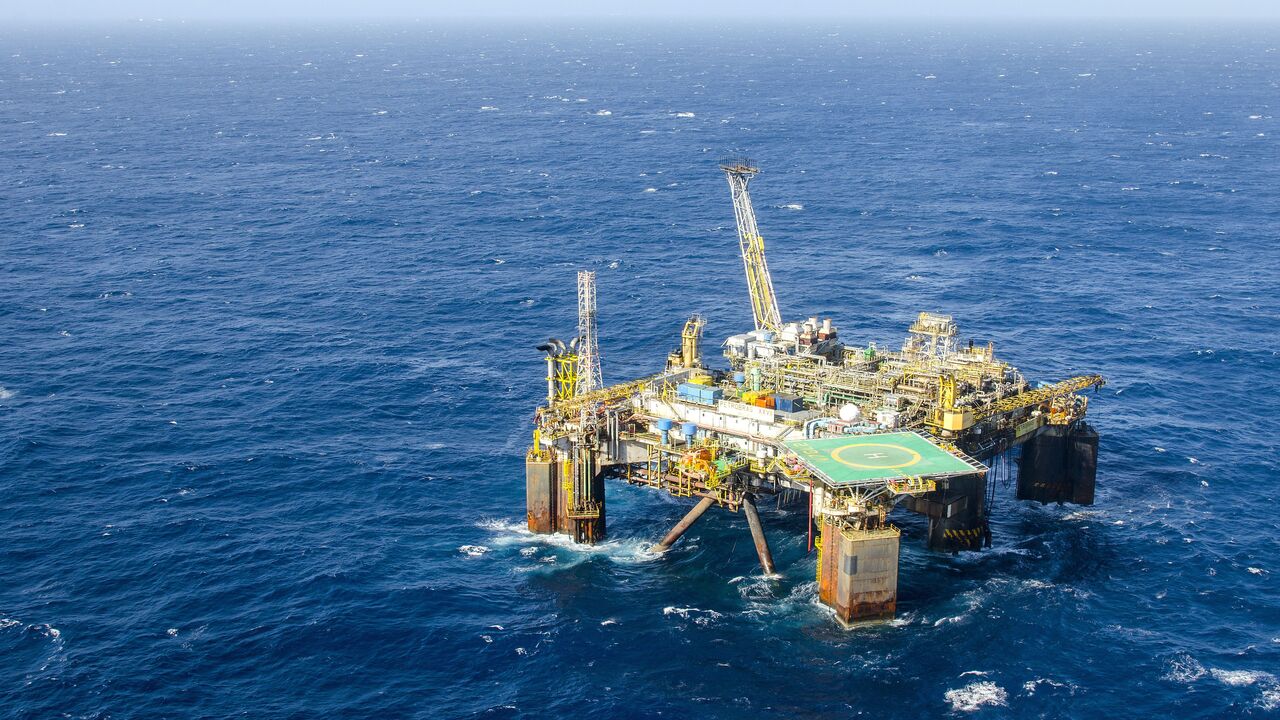 Brasil produz mais petróleo em menos tempo