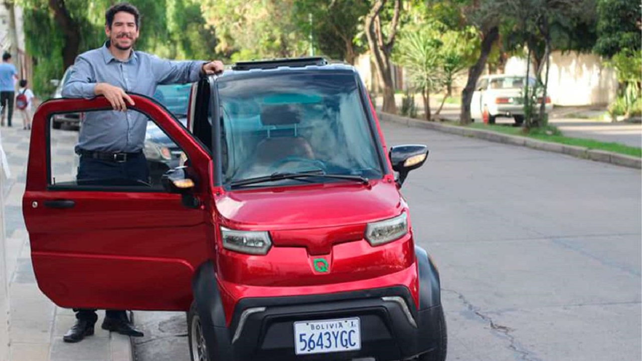 Conheça o minicarro elétrico boliviano que promete conquistar o mercado por menos de R$ 40 mil