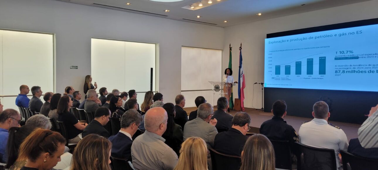 Marilia Silva, chief economist of Findes during the launch of the Yearbook - Photo Siumara Gonçalves