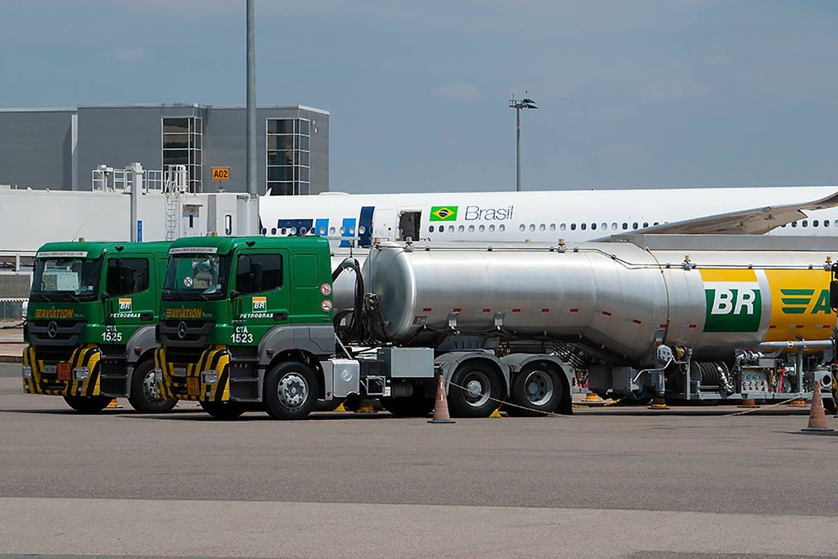 Presidente da Petrobras afirma que redução do preço do QAV não é a única solução para a crise das companhias aéreas no Brasil