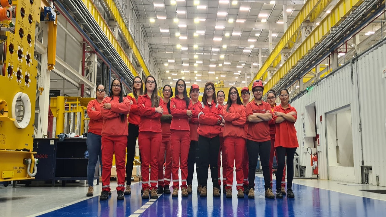 Aker Solutions incentiva presença feminina na engenharia e abre vagas sem experiência 