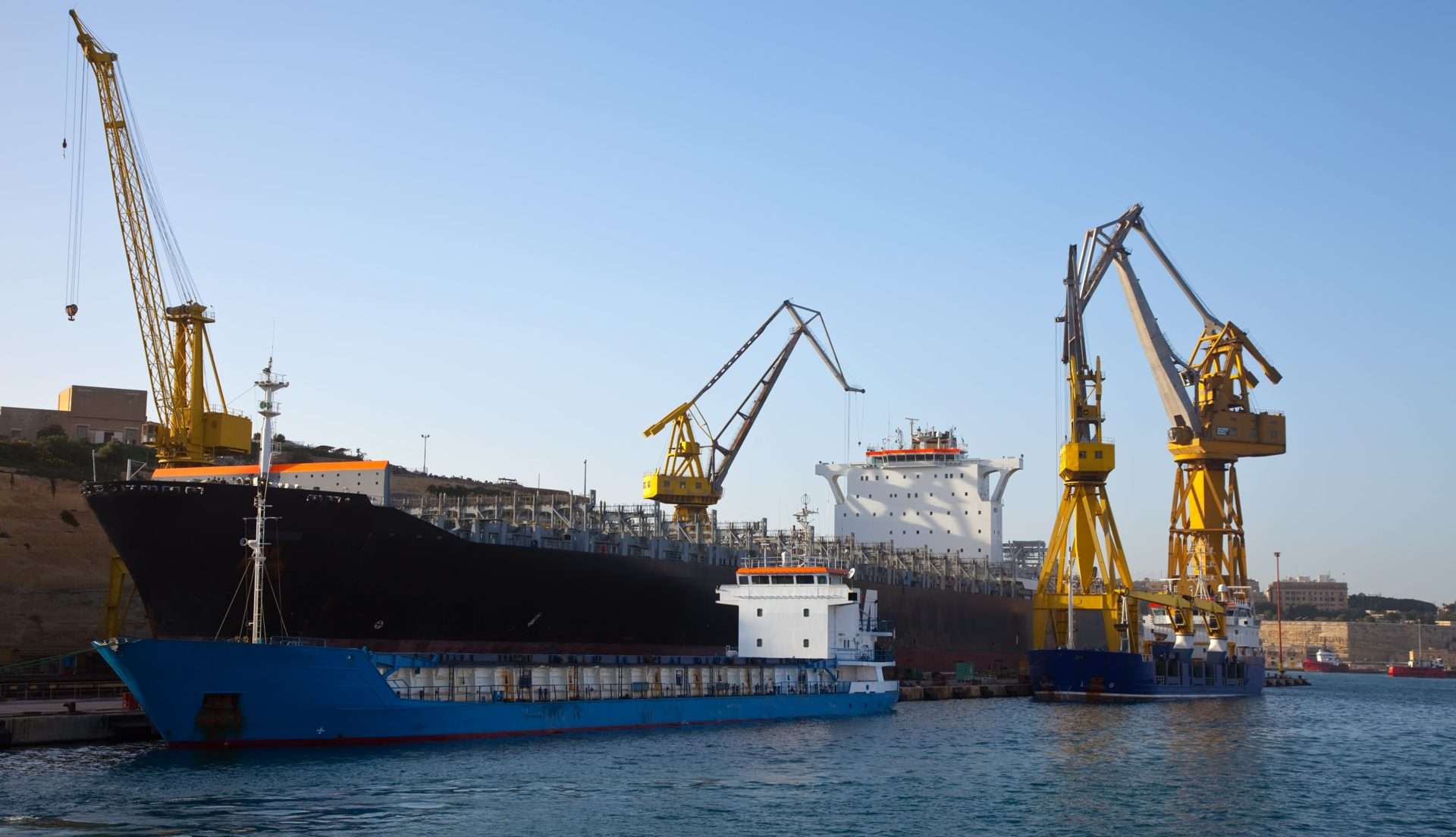 Uma das principais discussões no FMM é a adoção de práticas ESG no setor de óleo e gás. O BNDES visa destinar recursos de financiamento para empreendimentos sustentáveis na indústria naval.