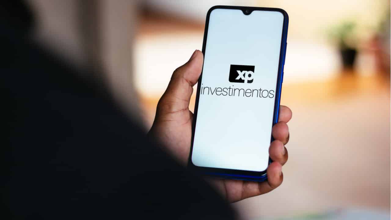 XP anuncia corte de 782 funcionários diante de cenário de alta instabilidade financeira