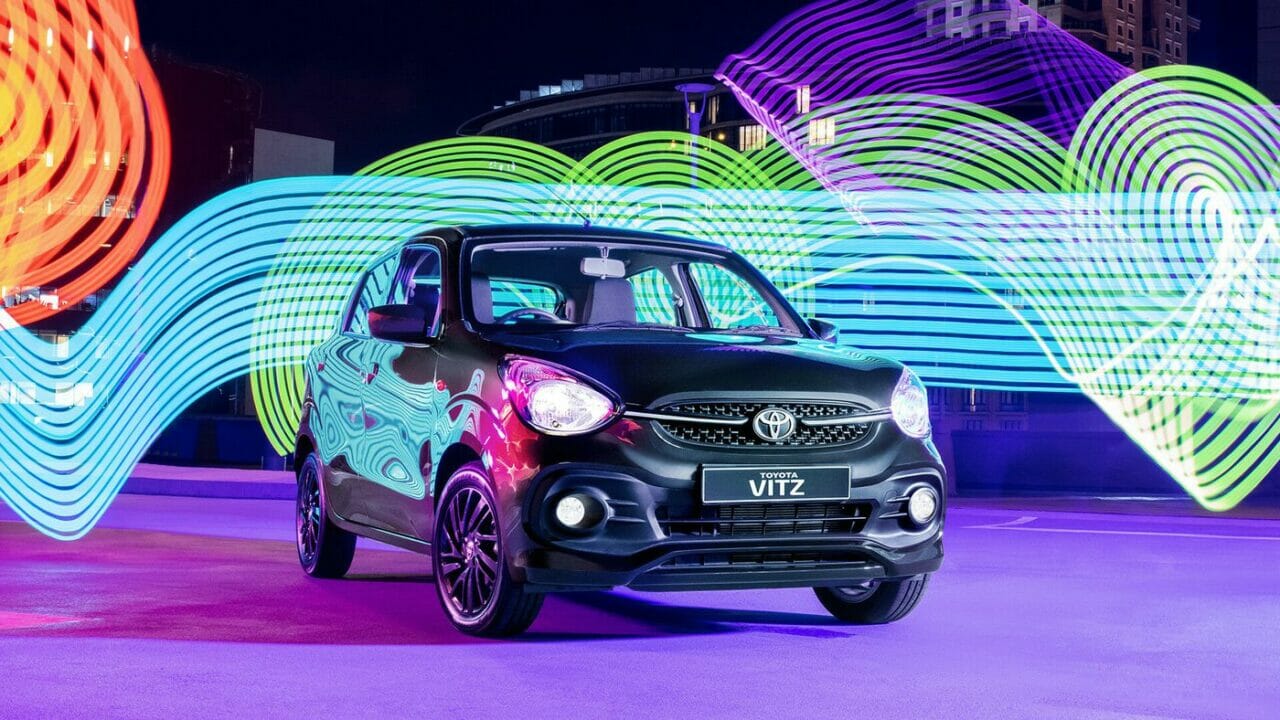 Há inúmeras características e vantagens que fazem do Toyota Vitz, um carro popular. Oferecendo um estilo moderno, recursos de segurança e um preço acessível, é uma excelente opção para consumidores experientes.