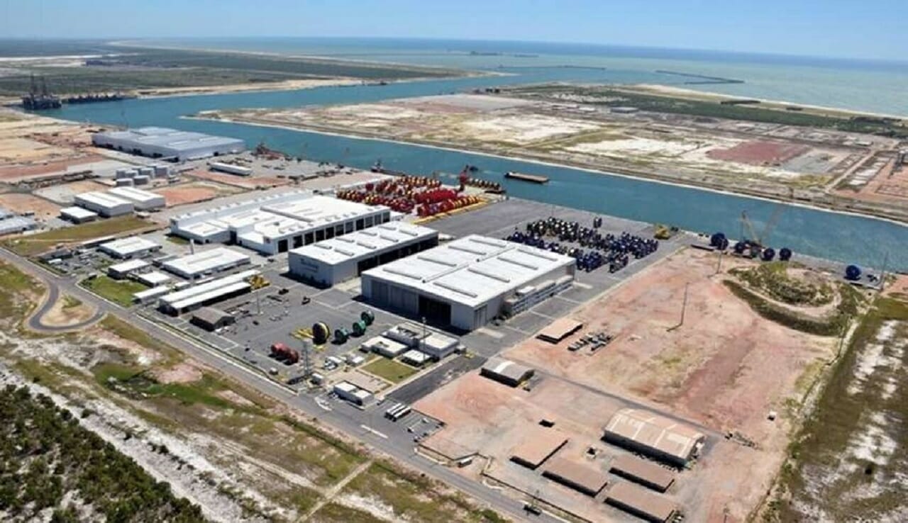 Andrade Gutierrez está com mais de 100 vagas de emprego para encanador industrial, funileiro, eletricista montador e instrumentista no Porto do Açu