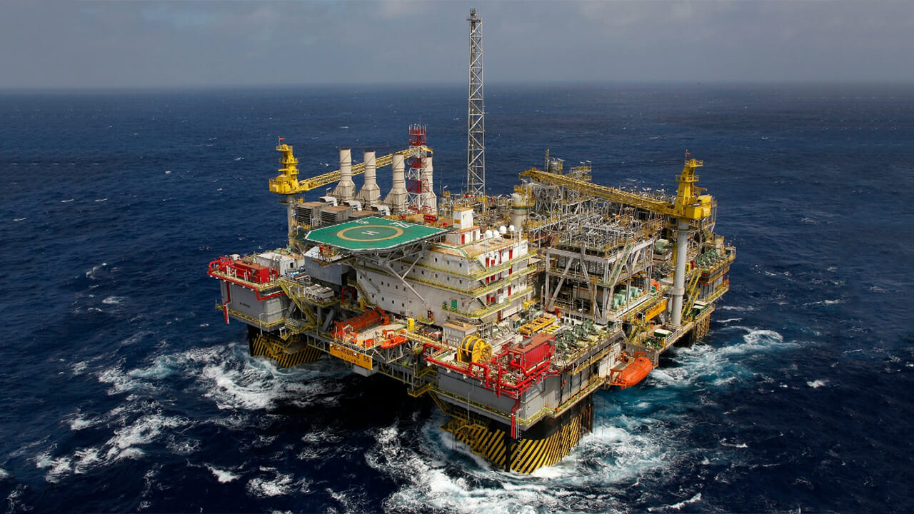 Produção de Petróleo no Brasil deve aumentar 80% em uma década, indo a 5,4 milhões de barris por dia