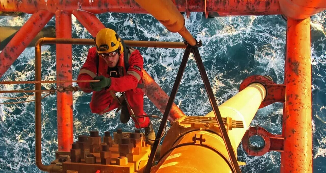 A Prefeitura de Macaé, no Rio de Janeiro, anunciou a abertura de algumas vagas offshore para profissionais que residem no município.