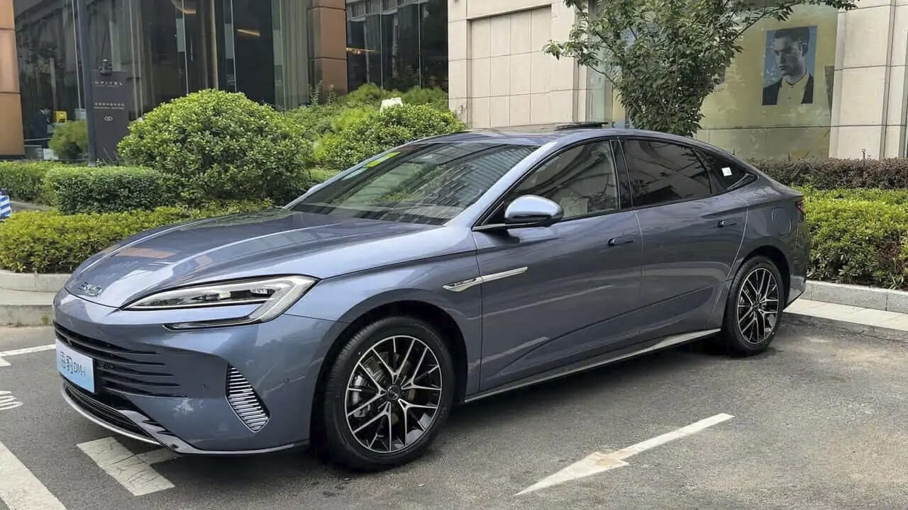 BYD Seal debuts plug-in hybrid version with an electric range of 200 km
