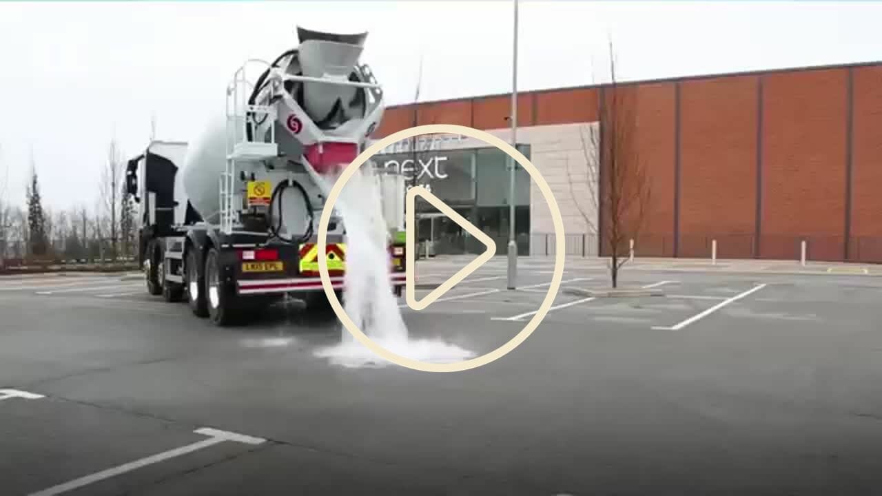 É o fim da aquaplanagem? Empresa de construção civil lança 'inovação' asfáltica que absorve água 