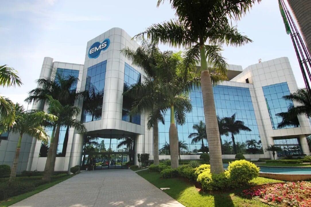 Farmacêutica EMS abre processo seletivo com 87 vagas de emprego para assistente administrativo, técnico  de laboratório, vendedor e outras funções