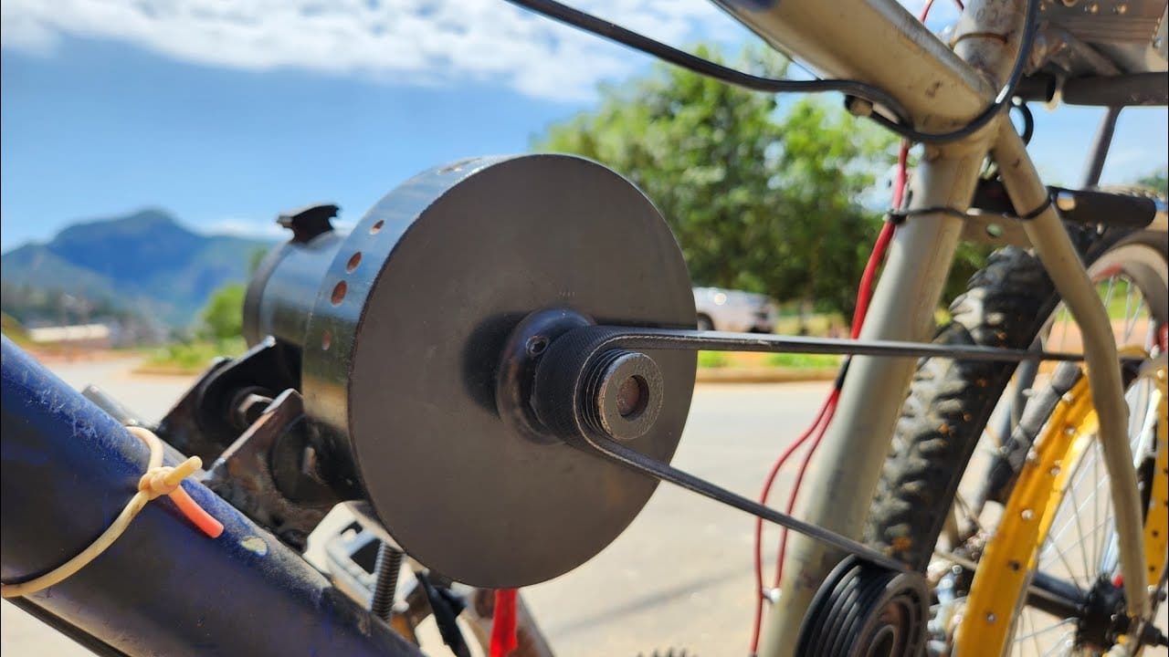 Youtuber brasileiro desenvolve bicicleta elétrica com motor de ESTEIRA ERGOMÉTRICA