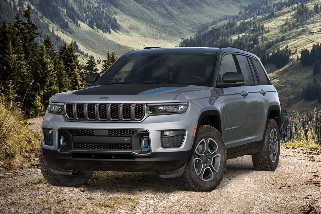 Para adquirir a edição exclusiva do novo Jeep Grand Cherokee 4xe, você terá que desembolsar um pouco mais de meio milhão de reais.