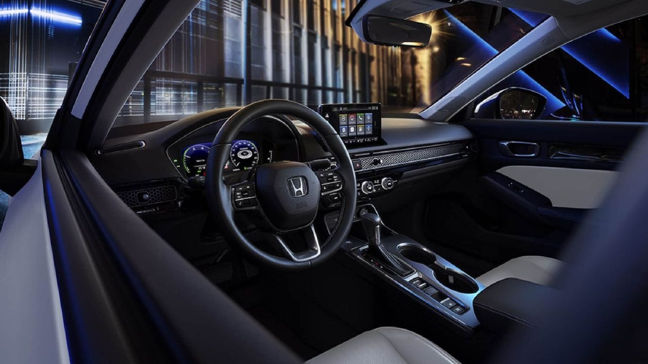 Faz até 22 km na cidade! Novo Civic 2024: conforto, tecnologia e sustentabilidade definem o novo modelo da Honda