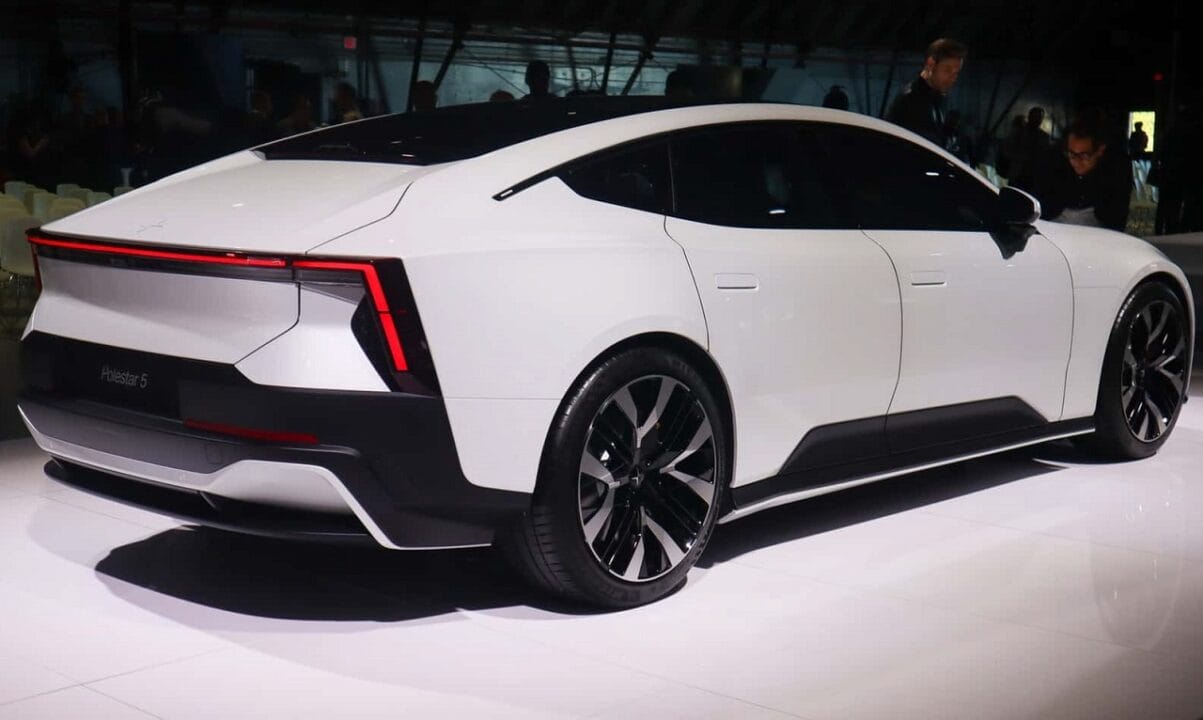 Polestar 5 chega ao mercado com recarga ultrarrápida capaz de “abastecer” 160 km em 5 minutos