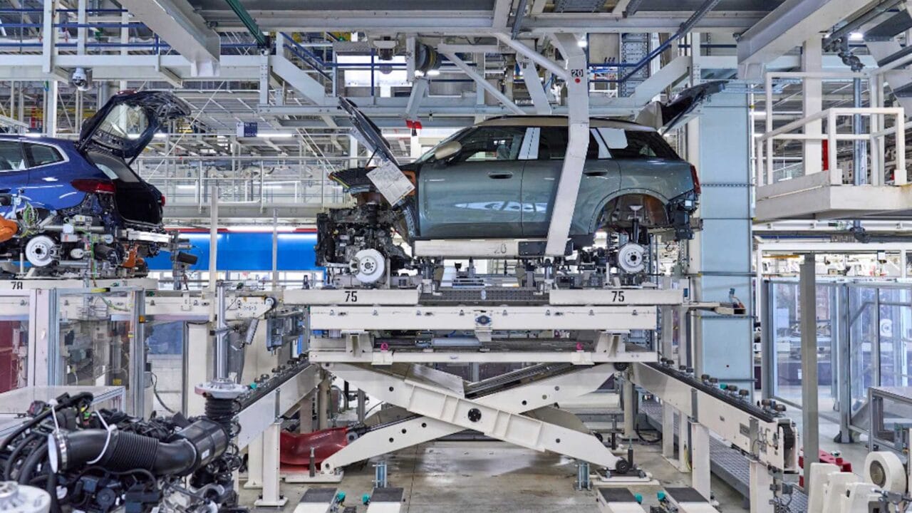 BMW, motores a combustão, carros elétricos, fábrica, 4 cilindros, 6 cilindros, 8 cilindros, Alemanha, Munique, Reino Unido, Áustria, funcionários, baterias, Canadá, China, Estados Unidos, México, Europa.