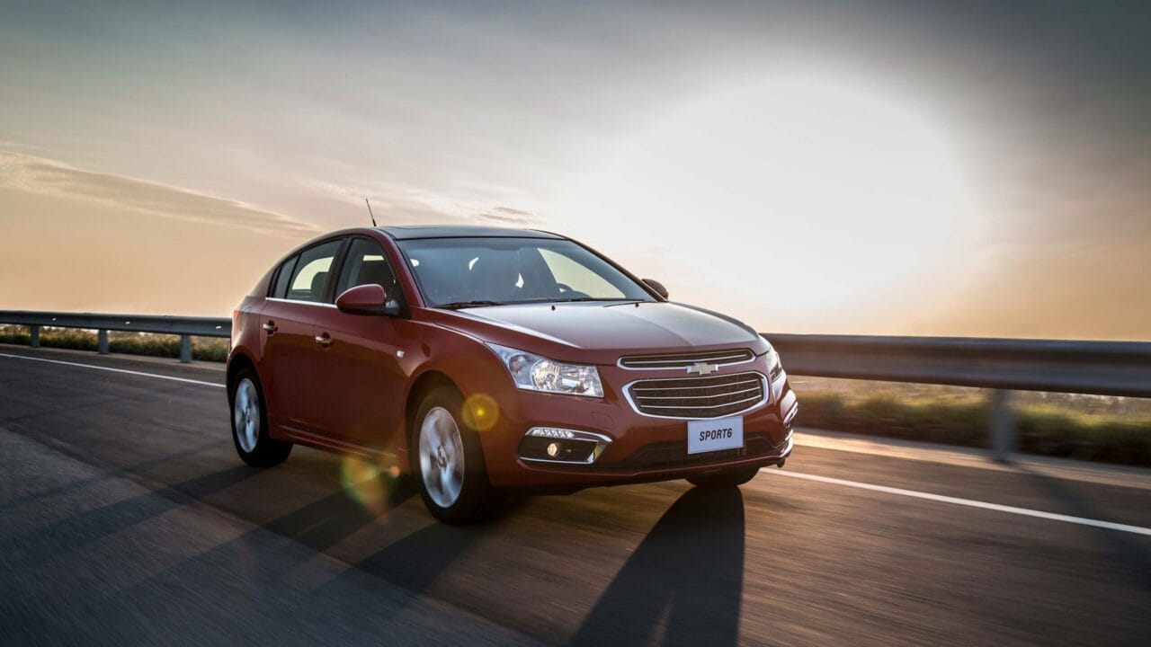 carros mais vendidos, Brasil, Canaltech, Fiat Mobi, Renault Kwid, Peugeot 208, Citroën C3, Chevrolet Onix, Volkswagen Polo, hatch mais vendido, Hyundai HB20, Argo, Volkswagen Gol, Chevrolet Cruze Sport, carros mais injustiçados, sair de linha.