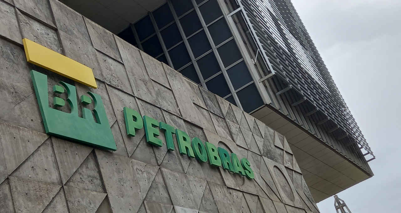 Petrobras, investimentos, acionistas, dividendos, recomendação de compra, plano estratégico, petróleo, gás, empresas renováveis, campos de petróleo, plano de investimentos, ações, previsão de caixa, instituição financeira, políticas de remuneração.