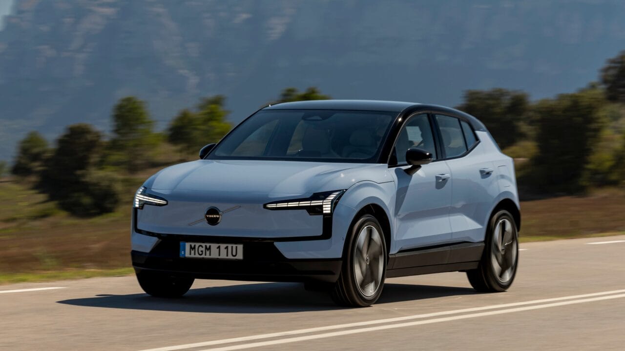 Versões, preços e autonomia do Volvo EX30: A nova aposta da montadora sueca chega para competir tanto com carros elétricos como de combustão.