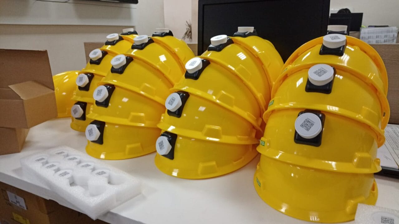 canteiros de obras e fábricas