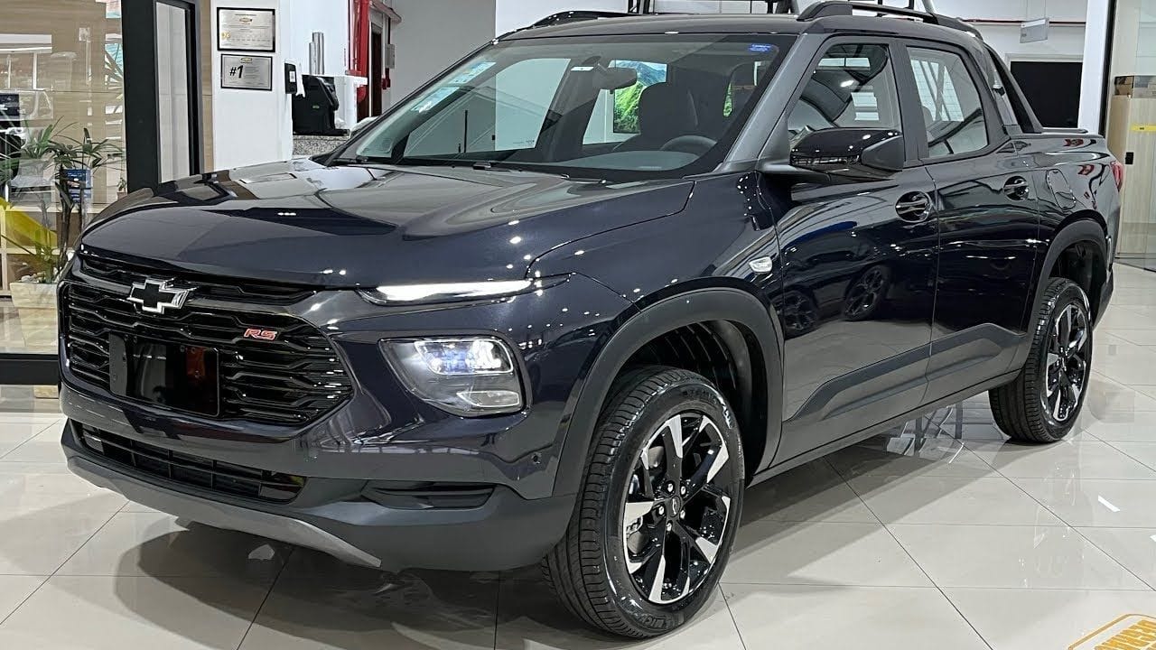 Desafiando Fiat Strada e Toro, a Chevrolet Montana RS 2024 entra com estilo e potência, uma alternativa ousada no mercado de picapes