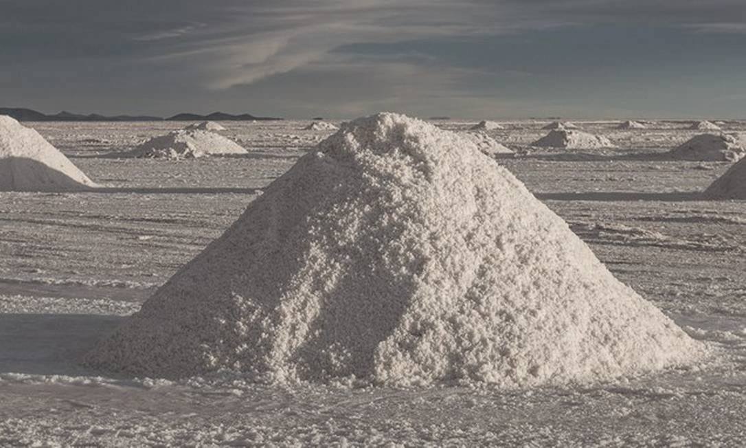 Acaba de ser descoberta a maior reserva de lítio do MUNDO suficiente para fabricar 375 milhões de carros elétricos 