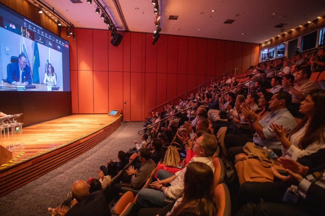 Petrobras, Canal Cliente, comércio eletrônico, notas fiscais eletrônicas, sistema de inteligência artificial, chatbot, nuvem, gestão comercial, plataforma 360, Salesforce, energia, experiência do cliente, integração de sistemas, transparência, agilidade.