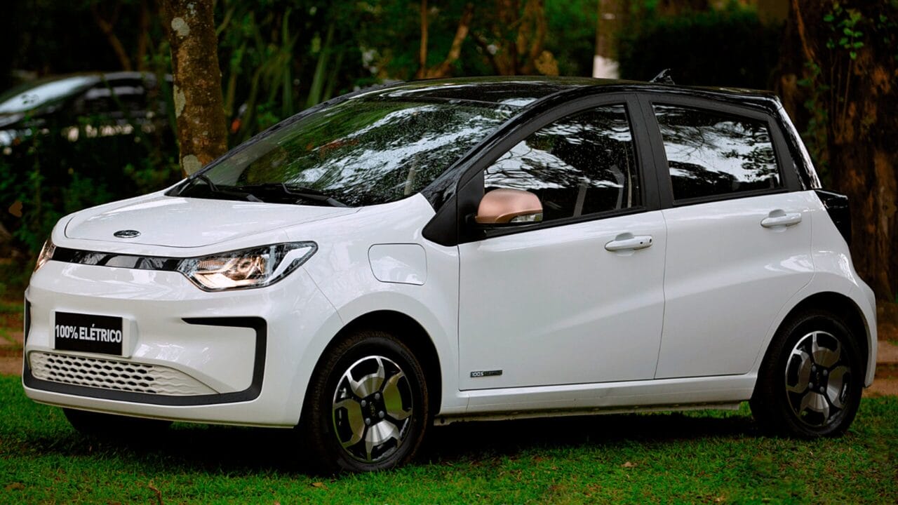 Uber e JAC Motors formalizaram uma parceria estratégica para promover a adoção de veículos elétricos e estimular a mobilidade sustentável no país. O acordo concentra-se na oferta do E-JS1 a preços especiais destinados aos motoristas parceiros da Uber.