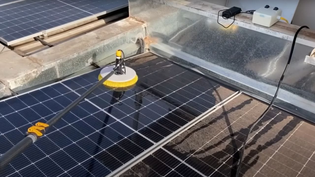 Energia Solar: guia prático para a limpeza de placas solares, dá até para ganhar uma grana extra e virar profissão